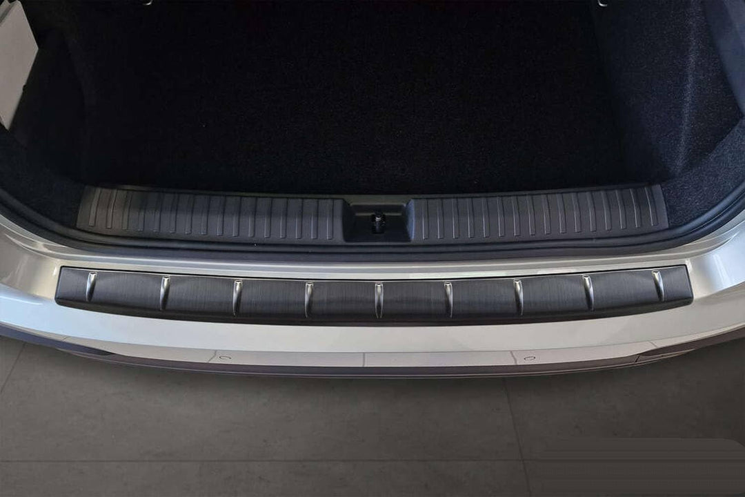 Ladekantenschutz aus Edelstahl in anthrazit mit 3D Abkantung passend für Skoda Kamiq ab 2024 (Faceli