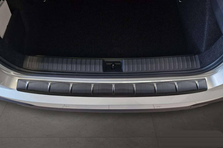 Ladekantenschutz aus Edelstahl in anthrazit mit 3D Abkantung passend für Skoda Kamiq ab 2024 (Faceli