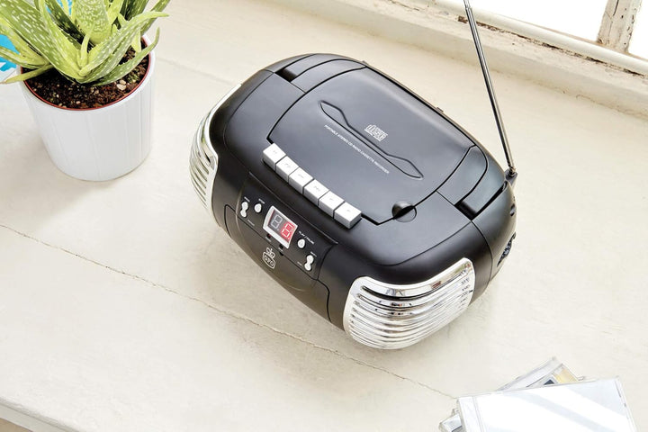 GPO PCD299 Tragbare Retro Boombox mit CD-Player, Radio und Kassettenrekorder Netz- &amp; Batteriebetrieb