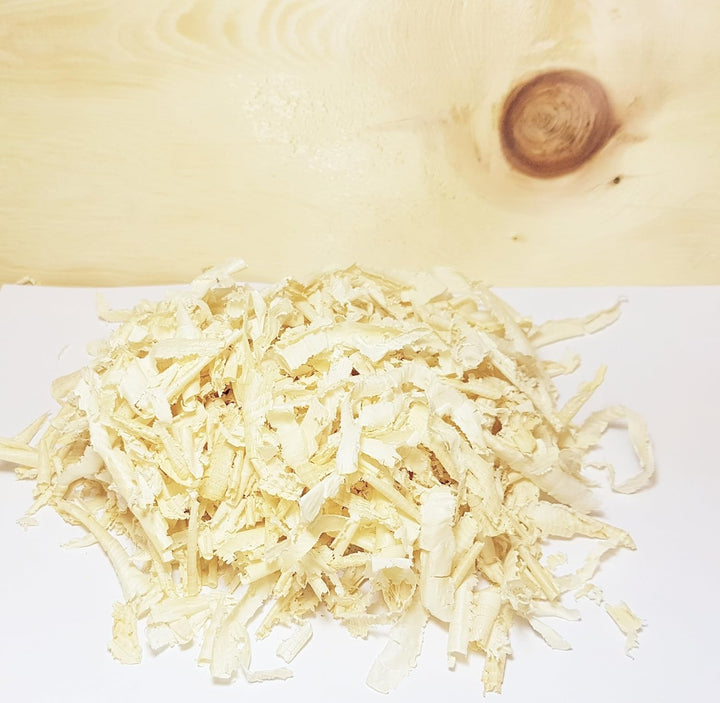 Zirbenkissen beige rot bestickt mit Hirsch Grösse 40x40 cm befüllt mit Zirbenflocken aus Alpen Zirbe