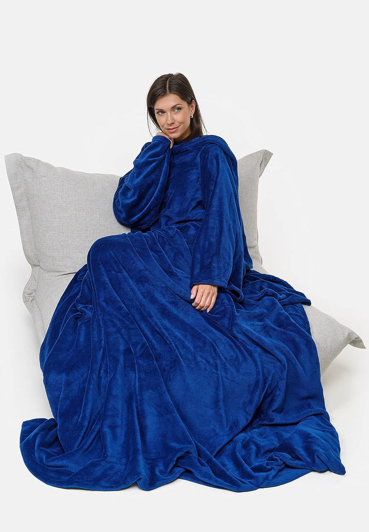 made2trade Weiche Kuscheldecke mit Ärmeln, Bauchtasche und Handyfach - aus fedeleichtem Coral-Fleece