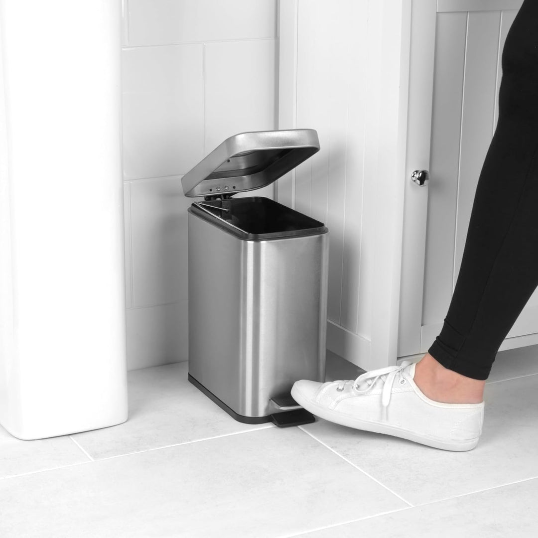 Beldray LA041173SS Treteimer für Badezimmer – Abfalleimer mit rechteckigem Soft-Close-Deckel, Küchen