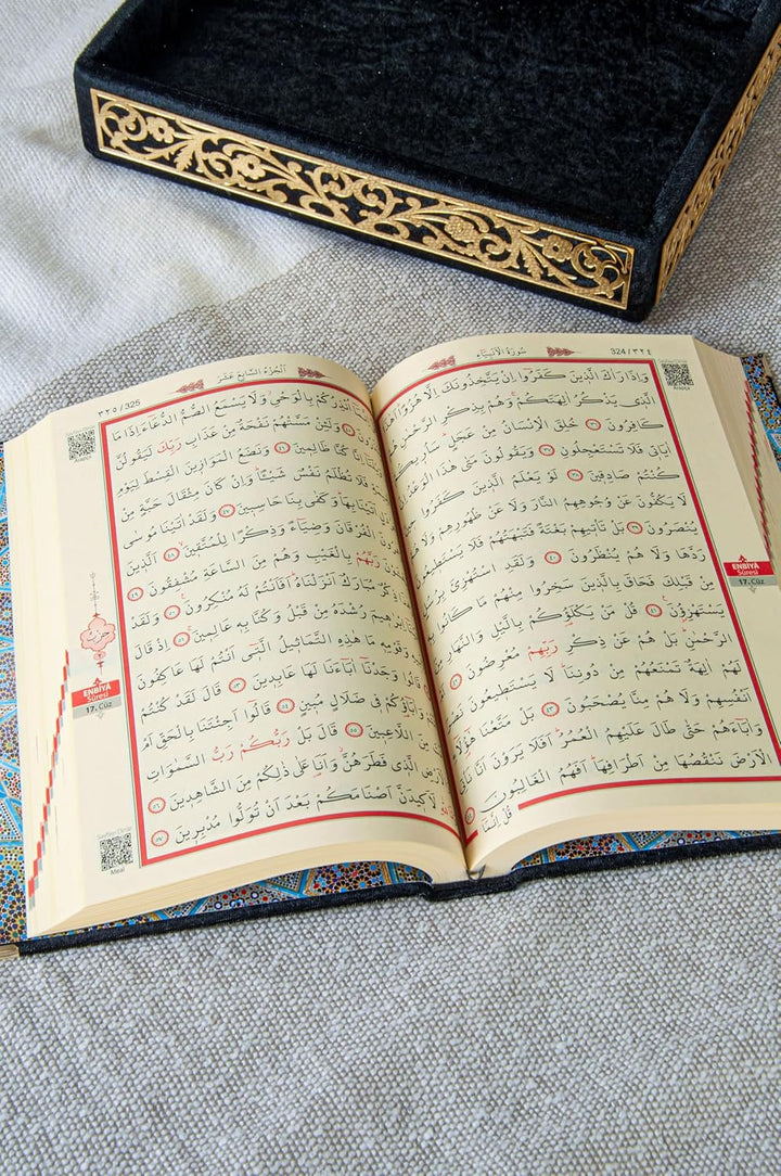 Spezielle elegante Samt bedeckte dekorative Box, Samt bedeckte Quran-Buch in Arabisch- und Gebetsper