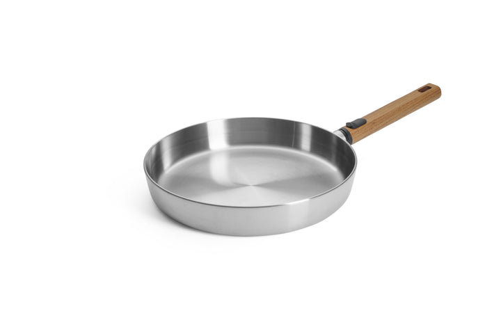 Woll Logic Steel Flachpfanne - Induktiv -, Ø 28 cm, 5 cm hoch mit abnehmbarem nachhaltigem Holzstiel