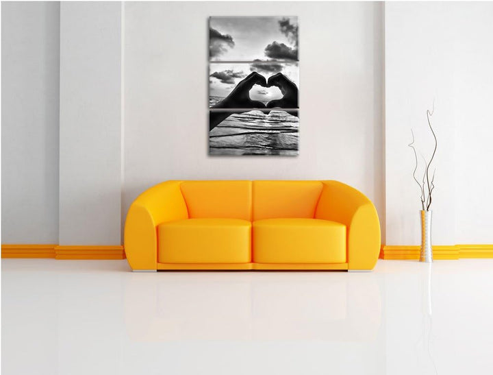 Pixxprint Händen geformtes Herz am Meer als Leinwandbild/Grösse: 3 Teilig (120x80) cm/Wandbild/Kunst