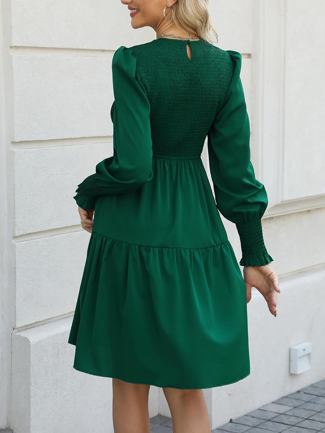 CUPSHE Damen Kleid Rundhals Langarm Rüschensaum A Linien Gesmoktes Minikleid Freizeitkleider Party S