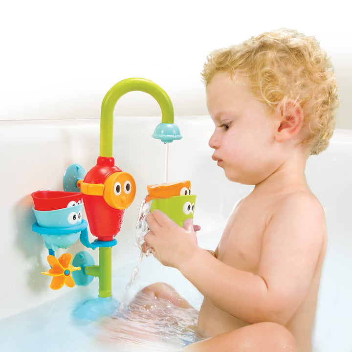 Yookidoo Kleinkind Badespielzeug – Flow N Fill Spout mit 3 stapelbaren Bechern & Wasser-Sprühfunktio