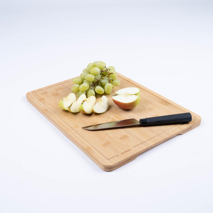BOXIO - Cutting Board: Premium Schneidebrett aus Bambus, 40 x 30 cm gross passt perfekt als Holzdeck