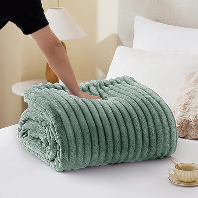 WAVVE Decke Sherpa Kuscheldecke Flauschig Grün - Extra Warme Dicke Weiche Grobe Kordecke Sofaüberwur