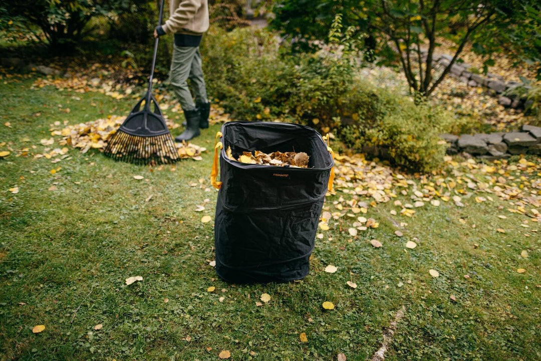 Fiskars PopUp-Gartensack mit Griffen, Platzsparend faltbar, Fassungsvermögen: 175 L, Höhe: 70 cm, Br