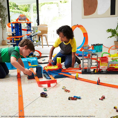 Hot Wheels HCB00 - Riesen Looping Crash Trackset mit ca. 70 cm breitem Looping und 1 Fahrzeug, Spiel