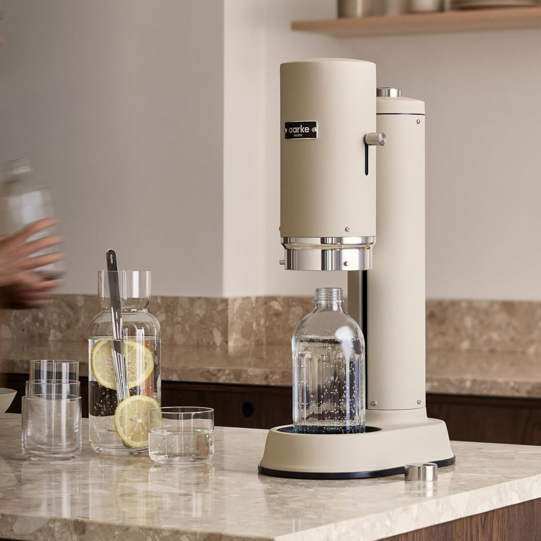 Aarke Carbonator Pro, Wassersprudler mit Glasflasche, Sand Finish, Sand