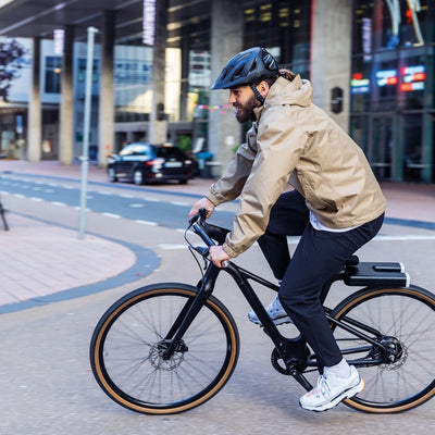 ABUS Stadthelm Urban-I 3.0 - Fahrradhelm mit Rücklicht, Schirm und Magnetverschluss - für Damen und