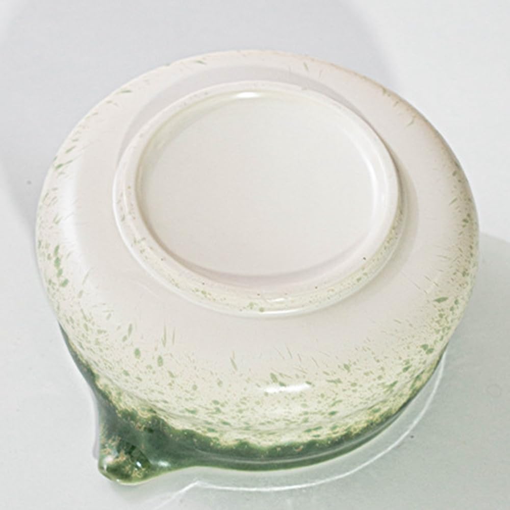 Matcha-Schale aus Keramik mit Ausgiesser, traditionell handgefertigte grosse bauchige glasierte Porz