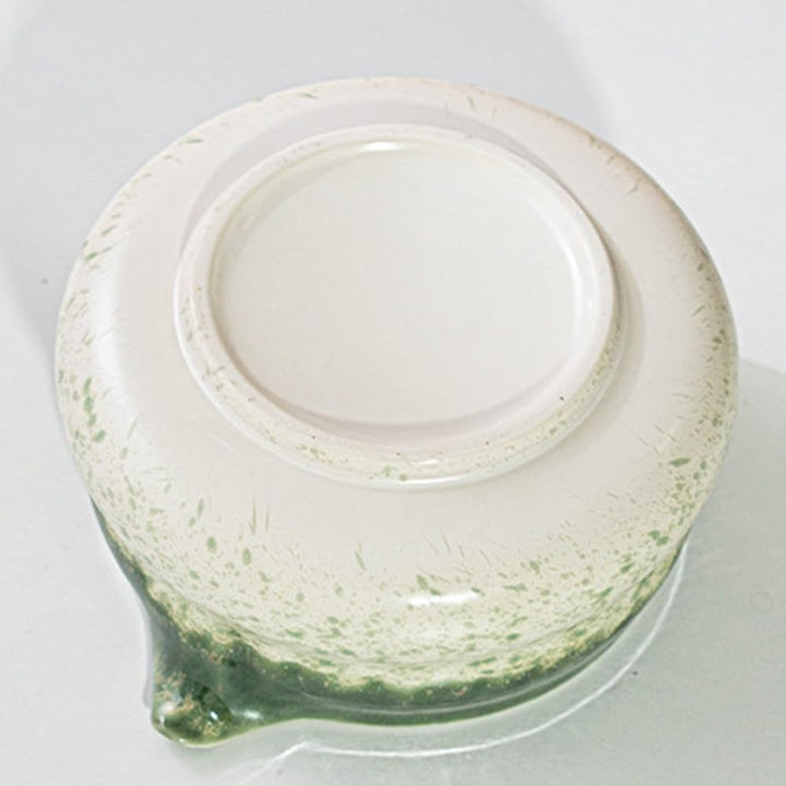 Matcha-Schale aus Keramik mit Ausgiesser, traditionell handgefertigte grosse bauchige glasierte Porz