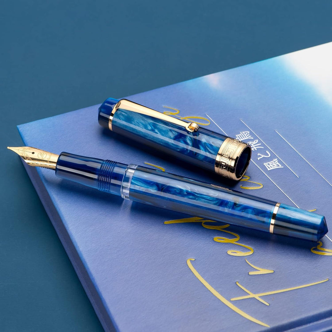 Asvine P20 Kolbenfüllhalter Galaxy Blue Resin, Iridium Medium Nib Gold Trim Smooth Writer Collection