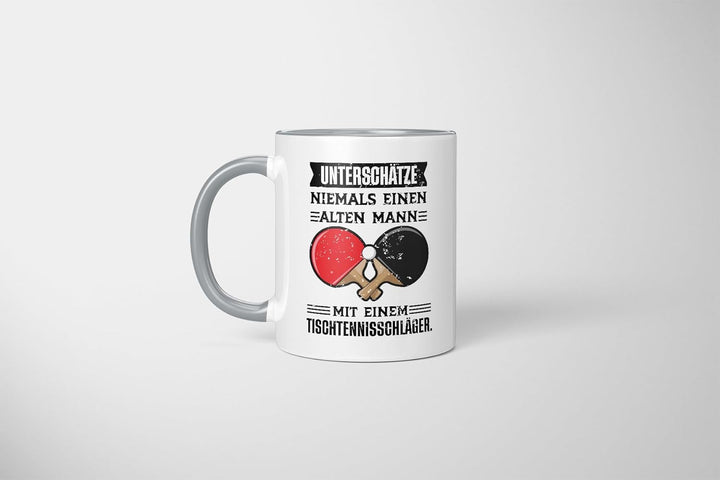 Lustige Tischtennis Tasse | Unterschätze niemals einen alten Mann mit einem Tischtennisschläger | Ge