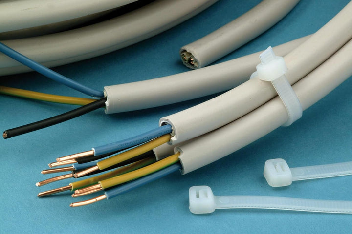 Meister Kabelbinder - Praktisches Set - 100 Stück - weiss - 370 x 4,8 mm - Stabiles Nylon - Formbest