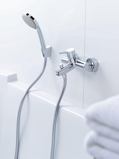 hansgrohe Croma 100 Duschkopf, inkl. Duschkopfhalterung, 3 Strahlarten, Chrom Set mit Brauseschlauch