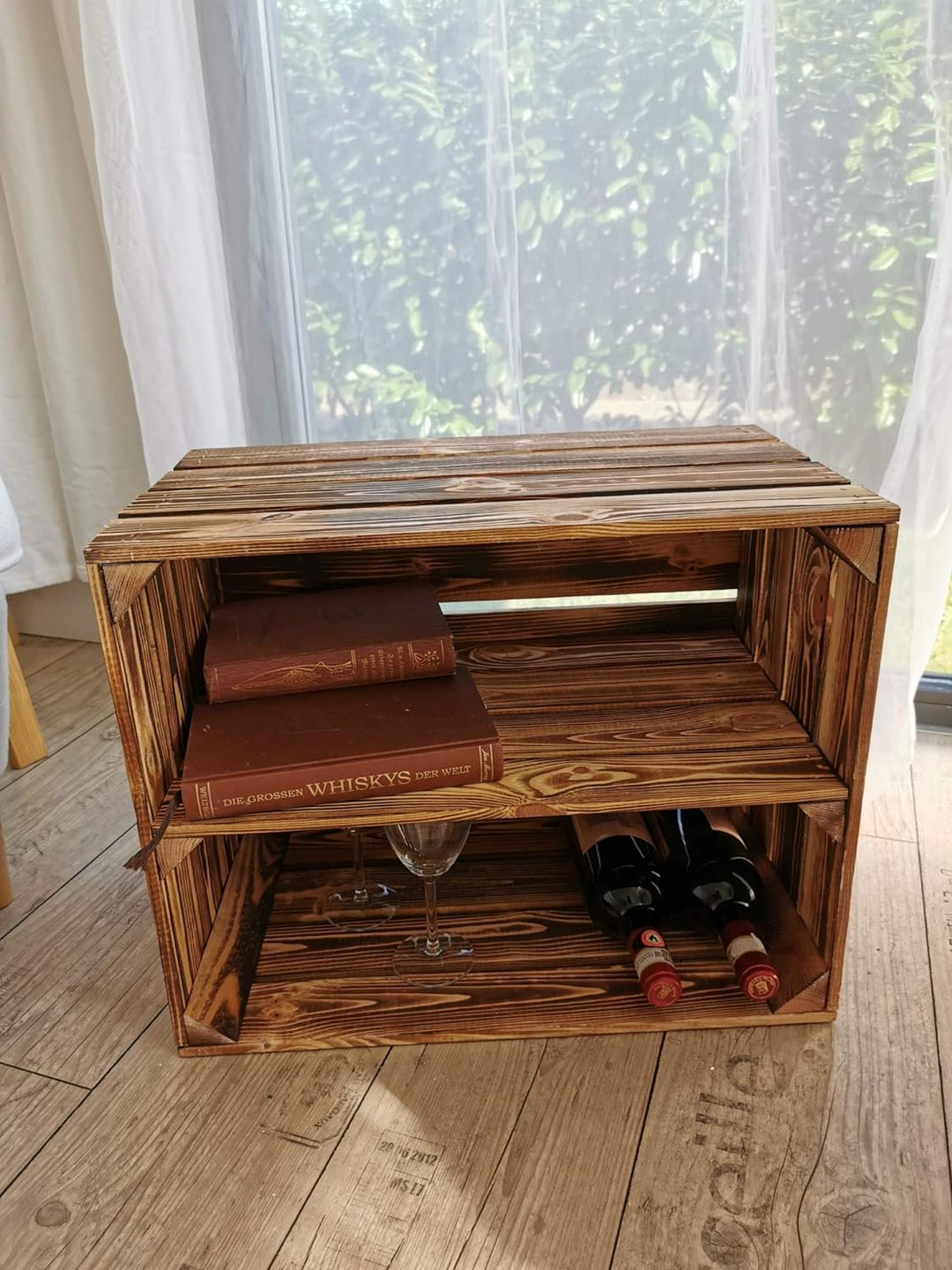 Massive Holzkisten als Schuhregal / Bücherregal LEICHT GEFLAMMT mit Zwischenbrett (verschraubt) Apfe