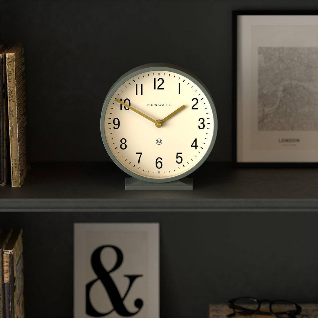 NEWGATE® Q Kaminsims Uhr | Moderne Klassische runde kaminuhr | Spargel grün | Zeitgenössischer Stil