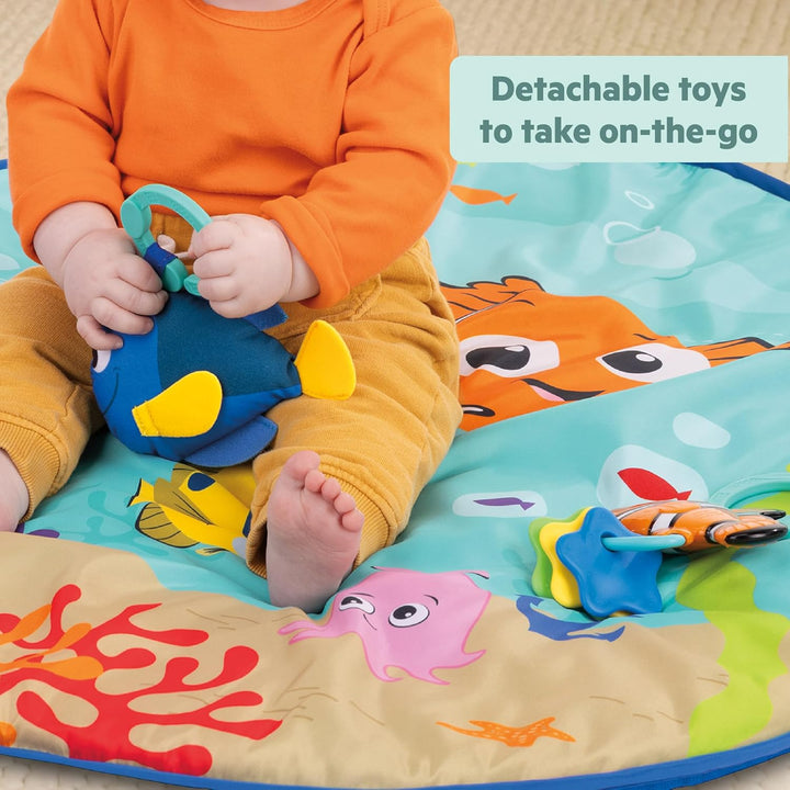 Bright Starts, Disney Baby, Findet Nemo Spieldecke mit Spielbogen, Lichtern und 20+ Minuten Melodien