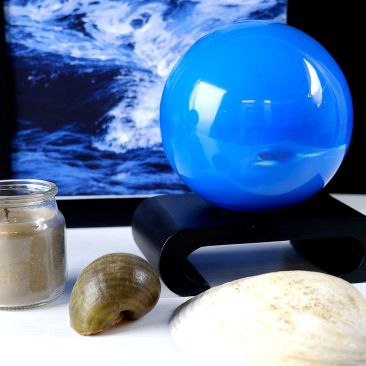 MOVA Globus Weltraumserie Neptun 4,5" mit Sockel, solarbetriebener rotierender Globus, einzigartiges