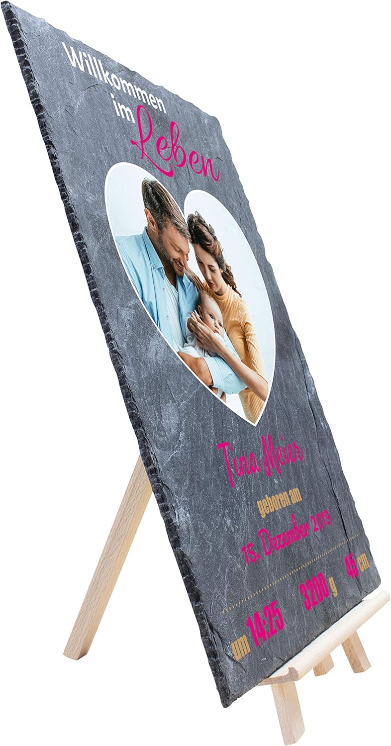 wandmotiv24 Personalisierbare Schiefertafel als Geschenk zur Geburt, 20 x 30 cm, Staffelei, Foto & G