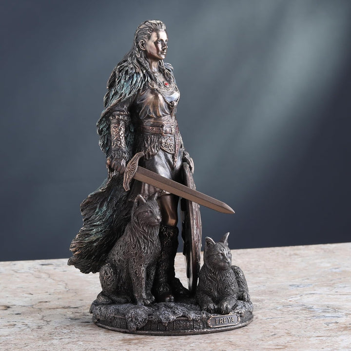 Veronese Design Skulptur Maiden Freya nordische Göttin der Liebe Schönheit und Krieg, kaltgegossenes