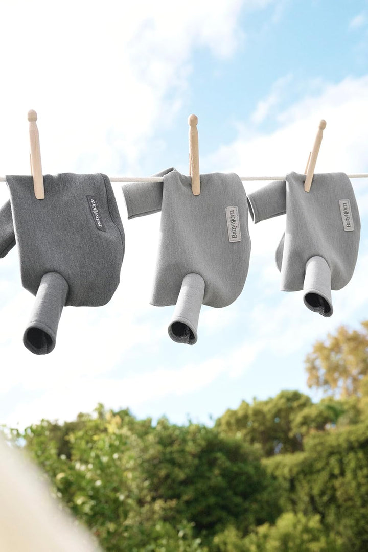 BabyBjörn Lätzchen für Babytrage Harmony, Jersey, Dunkelgrau Lätzchen für Babytrage Harmony Dunkelgr