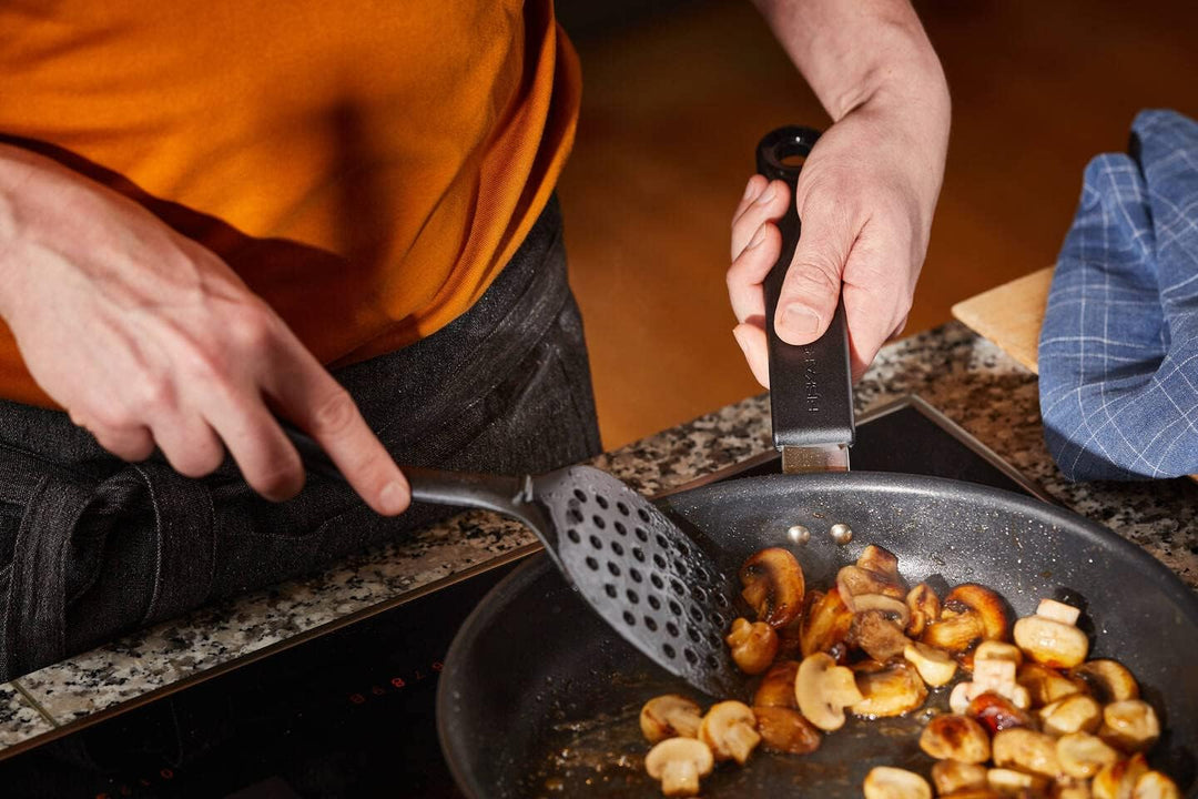 Fiskars Bratpfanne, Ø 24 cm, Für alle Kochfelder geeignet, Aluminium, Functional Form, Schwarz, 1026