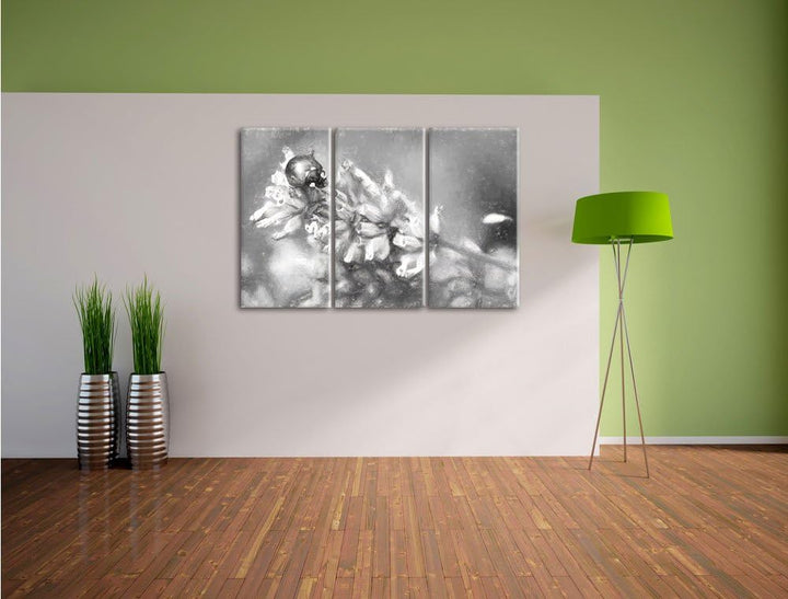 Pixxprint Kleiner Marienkäfer auf Lavendel Kunst Kohle Effekt 3-Teiler Leinwandbild 120x80 Bild auf