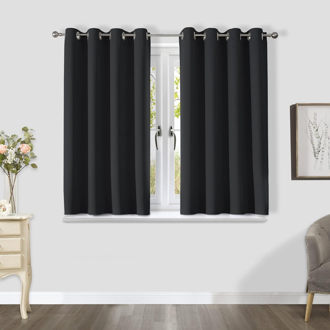 CUCRAF Verdunklungsvorhänge Thermovorhang Kälteschutz 2er Set H117 x B160cm Gardinen mit Ösen Schwar