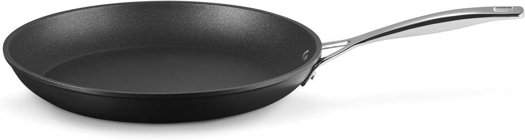 Le Creuset Aluminium-Antihaft flache Pfanne, Ø 30 cm, Für alle Herdarten inkl. Induktion geeignet, A