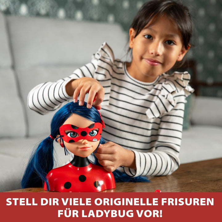 Bandai – Miraculous Ladybug – Miraculous Deluxe Frisierkopf, 21 cm – Marinette-Frisierkopf + 30 Acce