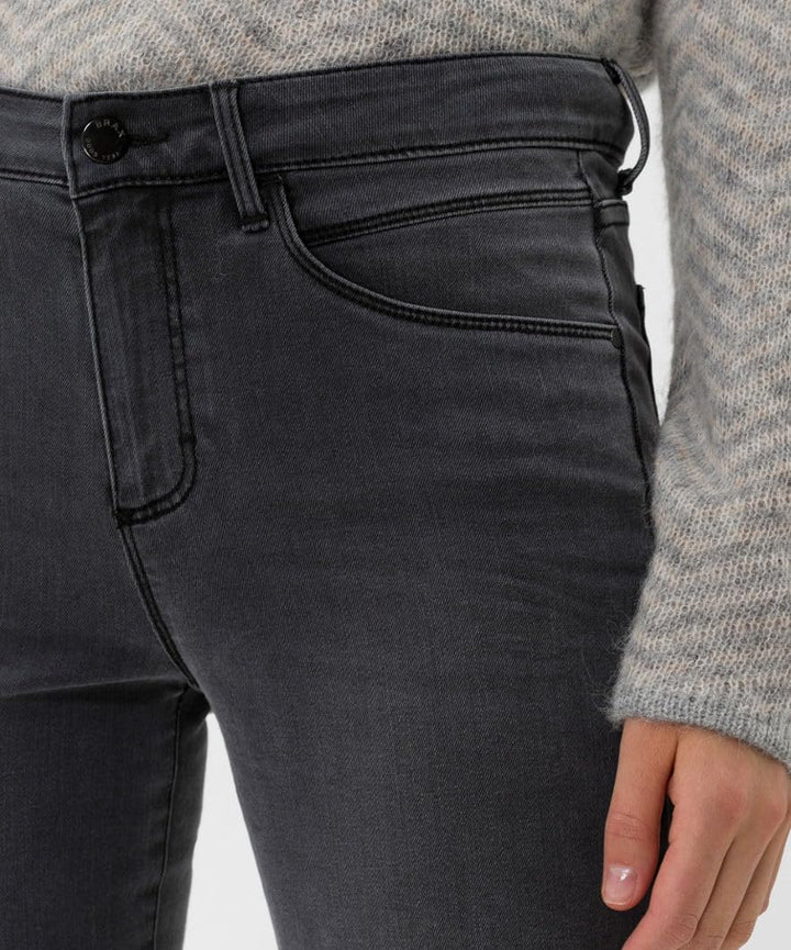 BRAX Damen Style Shakira Free to Move Nachhaltige Röhrenjeans Jeans 26W / 30L Used Dark Grey, 26W /