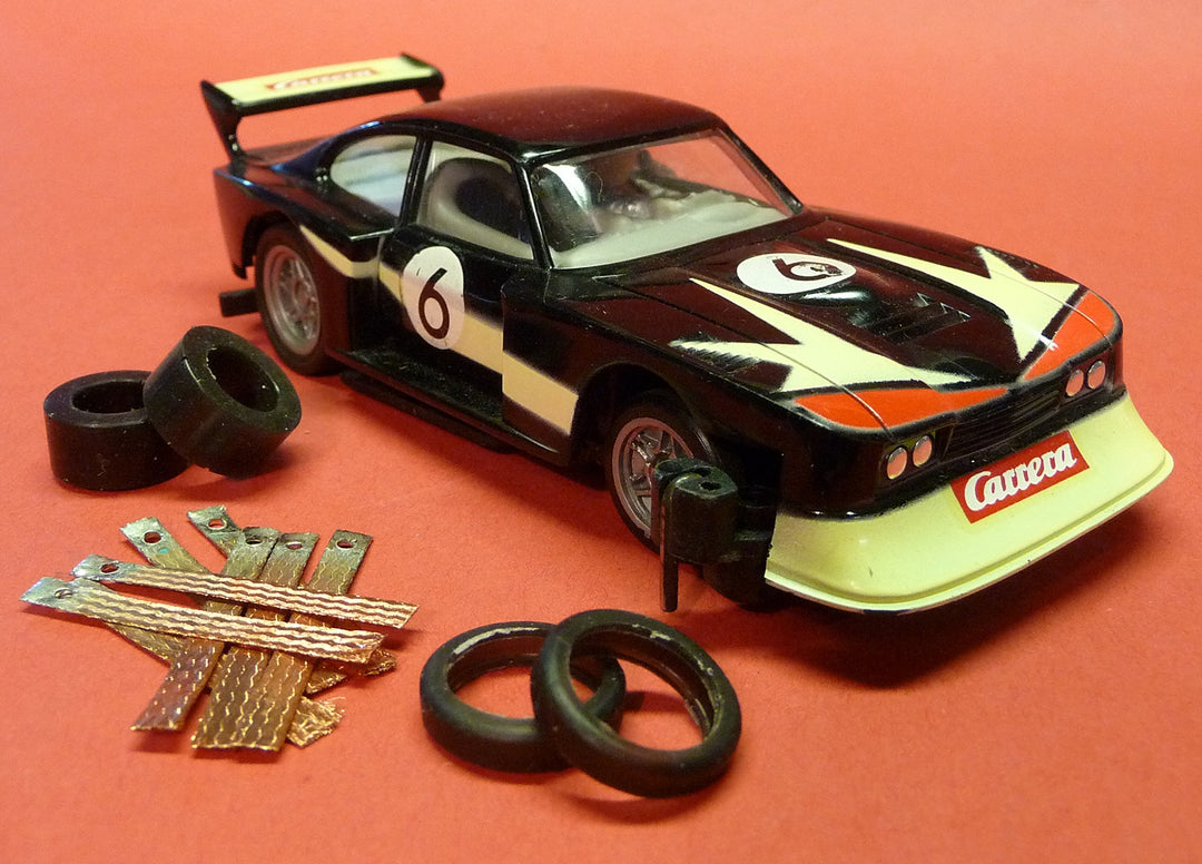 4-STÜCK Reifen VORNE / HINTEN + 8 SCHLEIFER für Carrera Servo 140 AUTOS