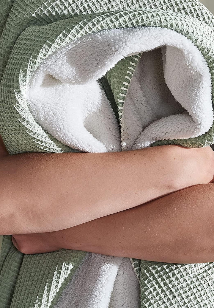 BOHORIA® Kuscheldecke Soft Waffle 130x170cm | Winterdecke flauschig für Sofa, Sessel & Bett | Baum-W