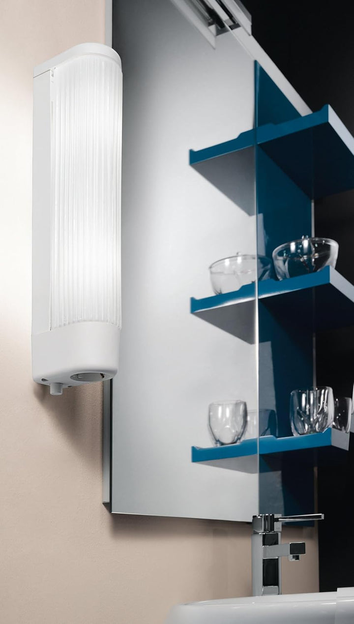 EGLO Wandlampe Bari 1, 2 flammige Spiegelleuchte mit Steckdose und Druckknopf, Wandleuchte aus Glas,
