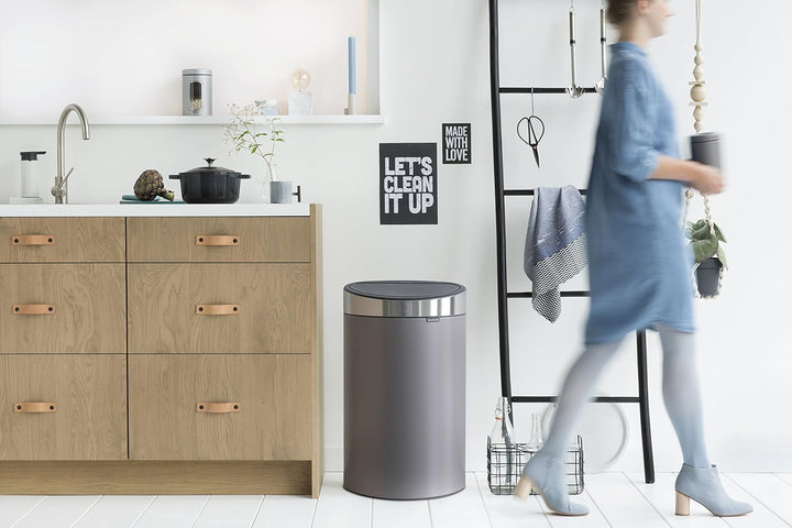 Brabantia Touch Bin New mit herausnehmbaren Kunststoffeinsatz, 40L, Edelstahl, platinum, 32.8 x 48.3
