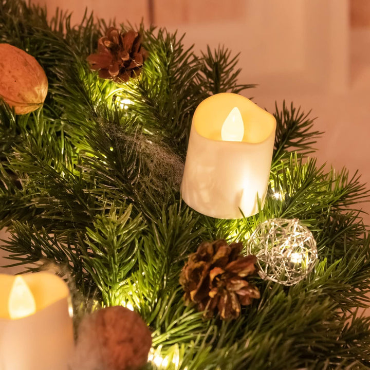 Idena 30260 - LED Weihnachtskranz mit Lichterkette und 20 LEDs in Warmweiss, mit 6 Stunden Timer-Fun