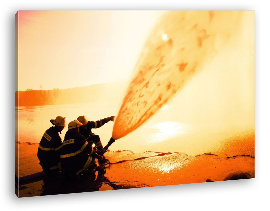 deyoli Löscharbeiten bei Feuer Format: 80x60 als Leinwandbild, Motiv fertig gerahmt auf Echtholzrahm