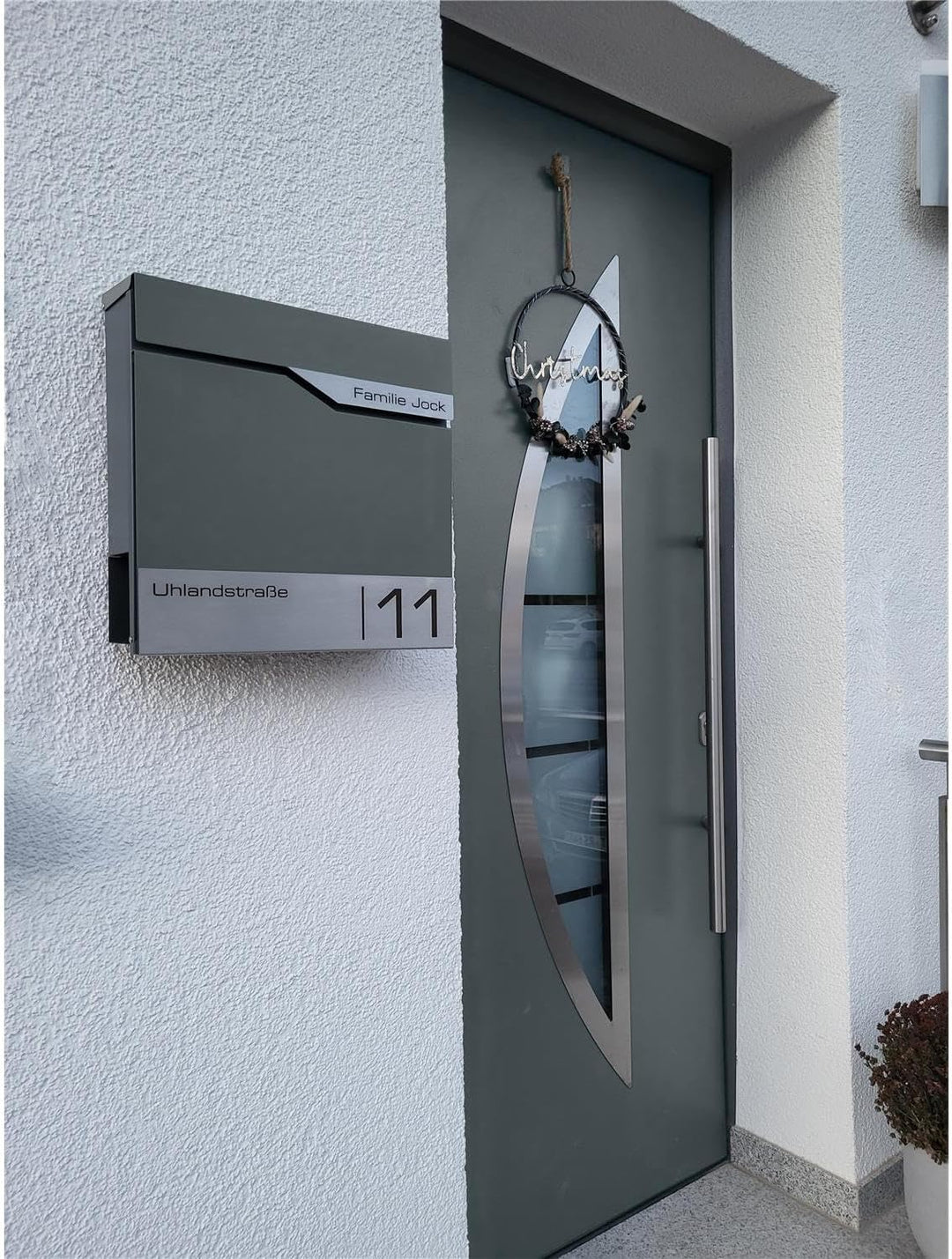 Metzler Briefkasten Basaltgrau RAL7012 mit Zeitungsfach, personalisiert mit Edelstahl V2A Namensschi