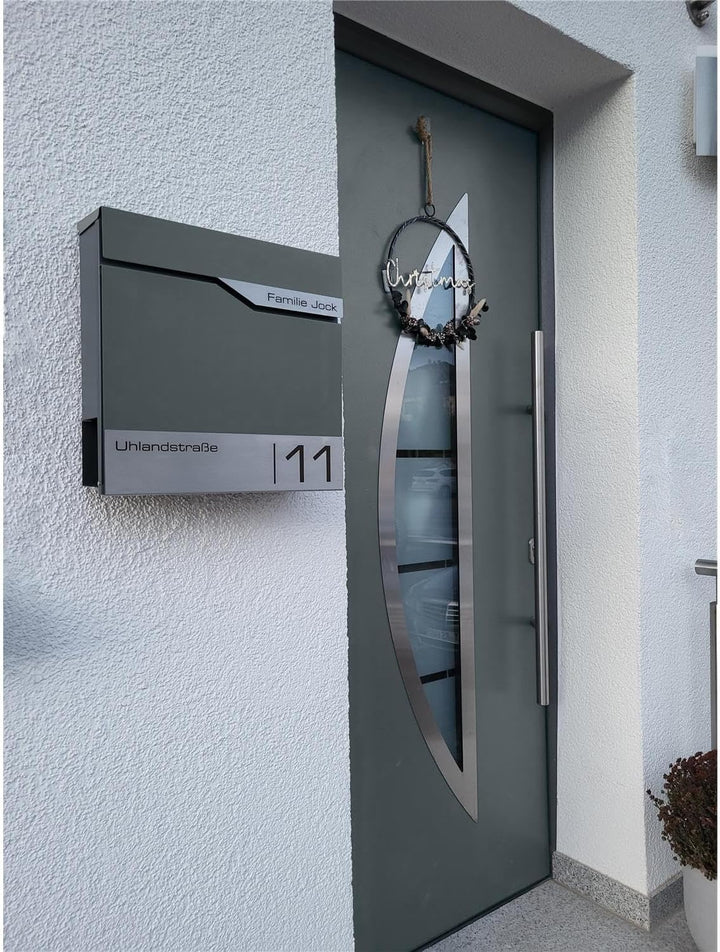 Metzler Briefkasten Basaltgrau RAL7012 mit Zeitungsfach, personalisiert mit Edelstahl V2A Namensschi