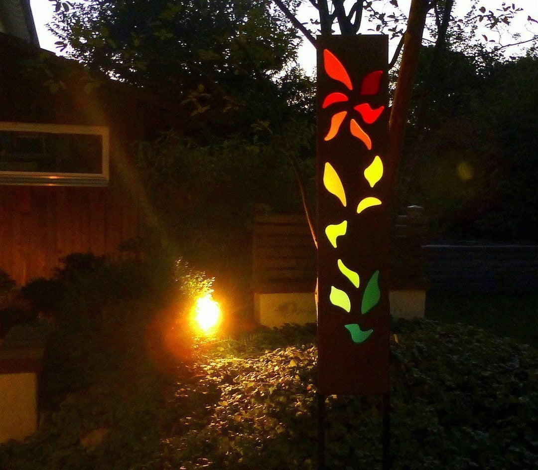 Gartenskulptur aus Holz und Glas. Gartendekoration als Unikate handgefertigt und wetterfest