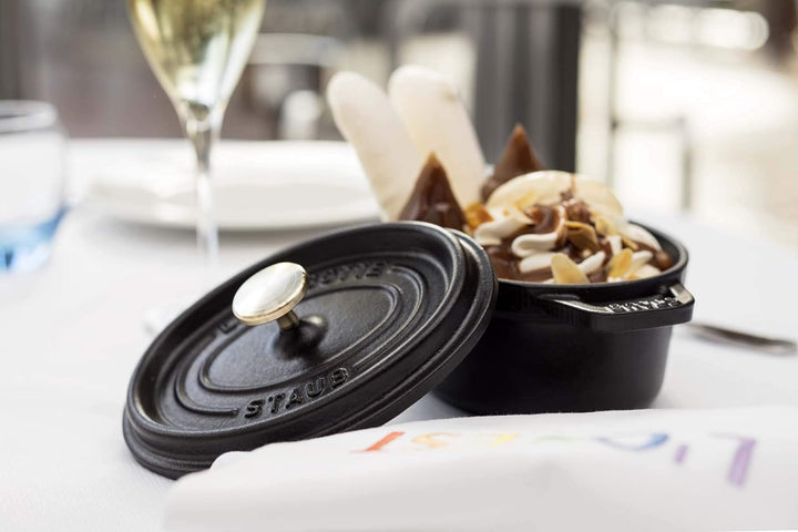 Staub 40500-101-0 Mini Cocotte, rund mit Deckel 10 cm, 0,25 L, induktionsgeeignet, mit mattschwarzer