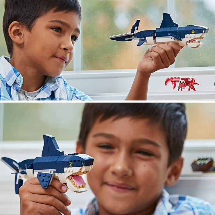 LEGO Creator Bewohner der Tiefsee, Spielzeug mit Meerestieren Figuren: Hai, Krabbe, Tintenfisch und