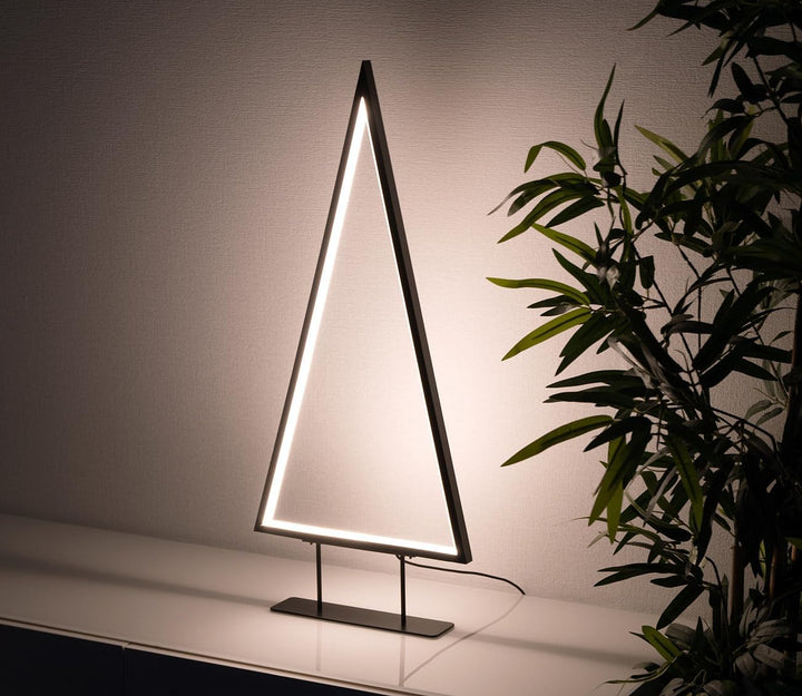 Carlo Milano LED Tannenbaum: Design-Metall-Weihnachtsbaum, 141 LEDs, 70 cm Höhe, 2 m USB-Stromkabel