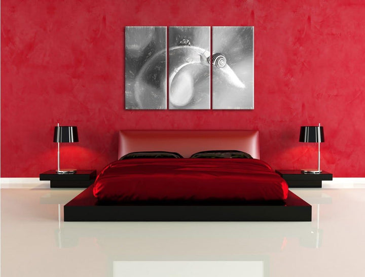 Pixxprint eine Schnecke und Marienkäfer auf Einer Pflanze Kunst Kohle Effekt 3-Teiler Leinwandbild 1