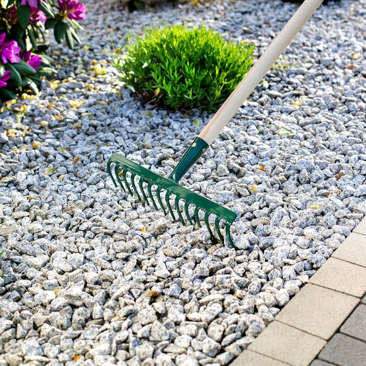 KADAX Rechen aus Metall, Flache Harke mit Stiel aus Holz, Laubbesen für Garten, Beet, Laubrechen, Ra